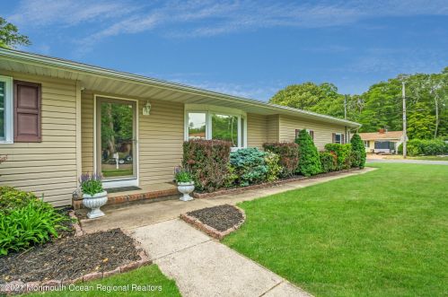 310 Dewey Dr, Lacey, NJ 08731-1837