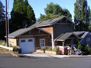193 Graham St, Toledo, OR 97391-1640