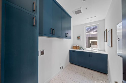 605 12th St, Huntington Beach CA  92648-4035 exterior