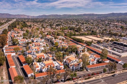 1142 Tivoli Ln, Simi Valley CA 93065-0984 exterior