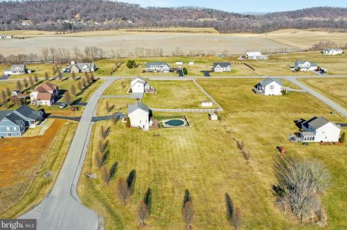 67 Tinning Ct, Hedgesville WV 25427-7367 exterior