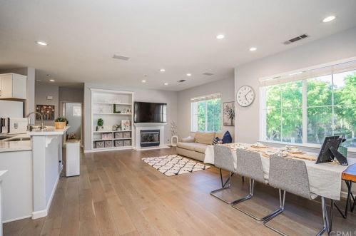 72 Salton, Irvine CA  92602-2425 exterior