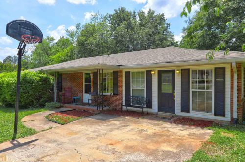 27 Foster Dr, Newnan, GA 30263-4712