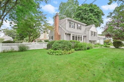 1 Foursons Ct, Norwalk, CT 06851-4003