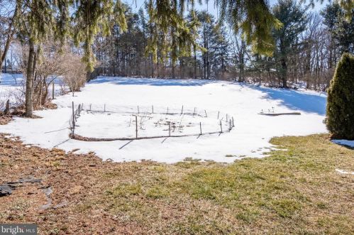 901 Enola Rd, Carlisle PA 17015-9548 exterior