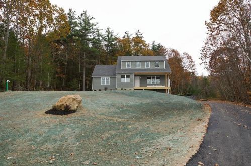 20 Diane Ln, Sandown, NH 03873-2247