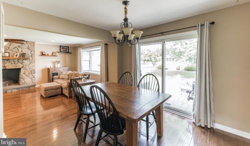 74 Wolf Dr, Trenton NJ 08610-1125 exterior