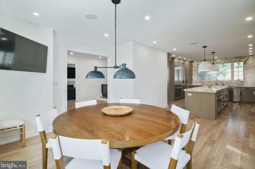 377 Kings Hwy, Tavistock NJ 08033-2004 exterior