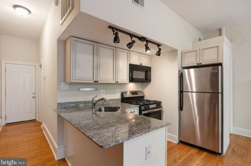 245 10th St, Philadelphia, PA 19107-5753