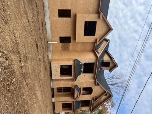 9 Groverville Rd, Parsippany, NJ 07054-2601