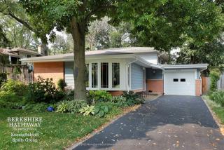 1110 Kenton Rd, Bannockburn, IL 60015-3308