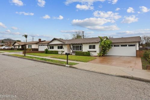 3026 Amarillo Ave, Simi Valley CA  93063-1704 exterior