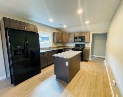 155 Douglas Ave, Bradley, IL 60915-1715