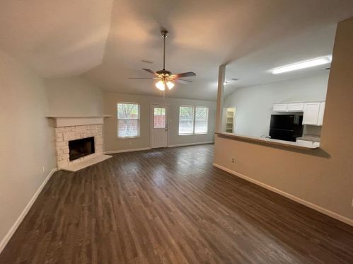 1562 Sandhurst Dr, Waxahachie, TX 75165-7806