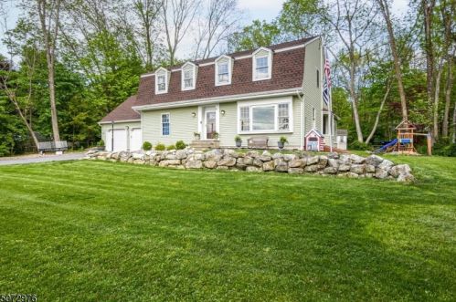 128 Ketcham Rd, Hackettstown, NJ 07840-4917