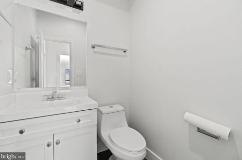 7302 Dickenson St, Springfield VA  22150-4014 exterior