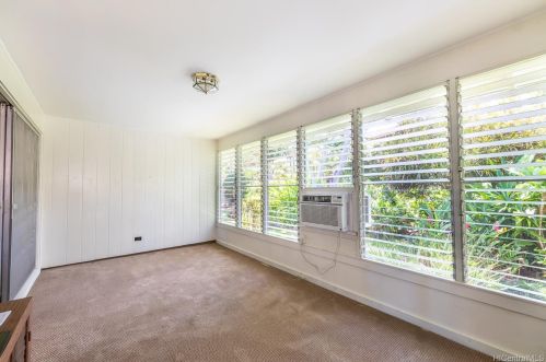 1443 Haloa Dr, Honolulu HI  96818-1945 exterior