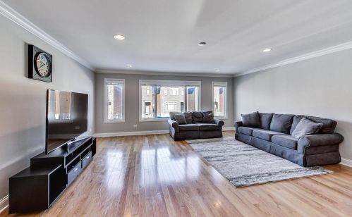 2821 Grove St, Chicago, IL 60608-5462