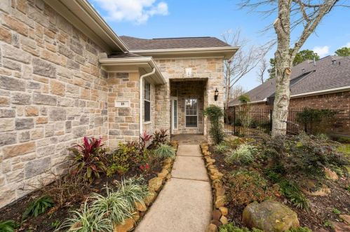 18 Pearl Garden Ct, Conroe, TX 77384-4540