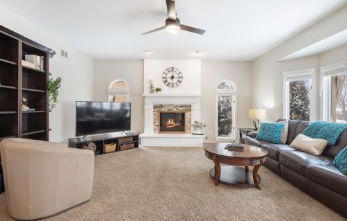 205 Middaugh Rd, Willowbrook IL  60514-1067 exterior