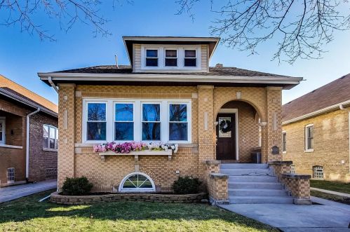 7223 Ibsen St, Chicago, IL 60631-1102