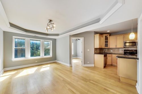 3654 Belle Plaine Ave, Chicago, IL 60618-2171