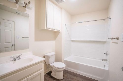 1034 Broadway Ave, Fort Worth TX  76104-1159 exterior