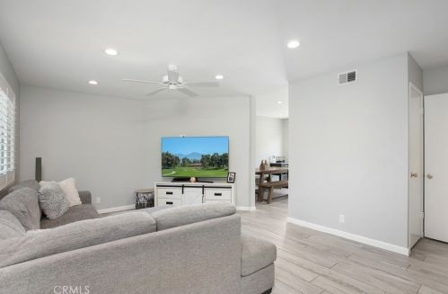 19745 Keswick Ln, Huntington Beach CA  92646-4246 exterior