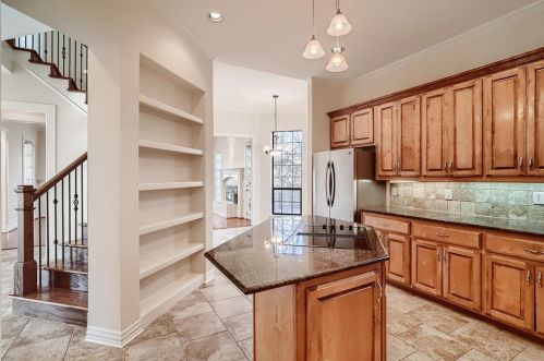 2423 Valley View Dr, Cedar Hill TX  75104-6712 exterior