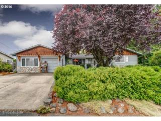 447 1st St, Carlton, OR 97111-9612