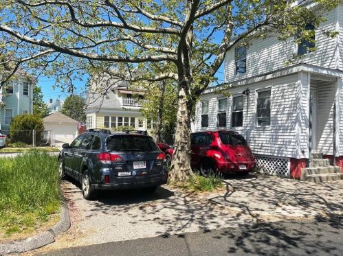 273 Montgomery Ave, Providence, RI 02905-4212