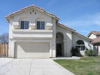1001 Gloria Dr, Hemet, CA 92545-1588