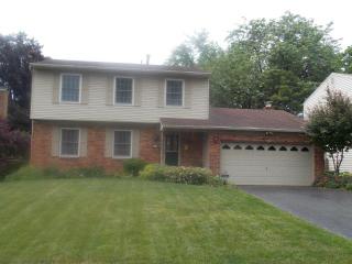 1855 Meander Dr, Columbus, OH 43229-2025