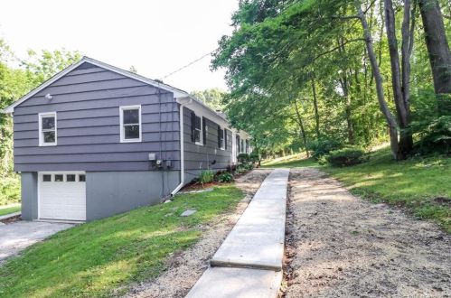 37 Turkey Roost Rd, Upper Stepney, CT 06468-3127