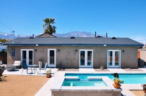 1914 Marguerite St, Palm Springs, CA 92264-6211