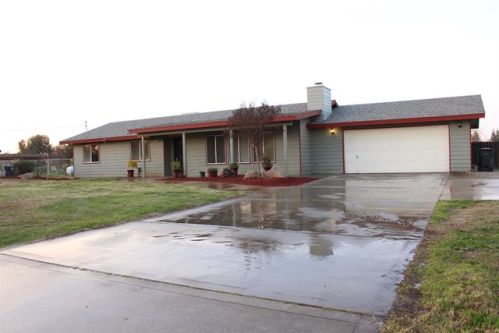 24851 Brook Dr, Madera, CA 93638-9611