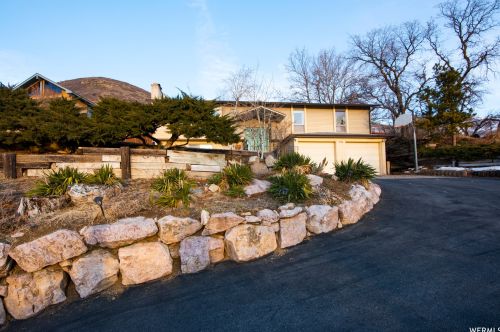 1346 Oakridge Dr, Centerville, UT 84014-1244