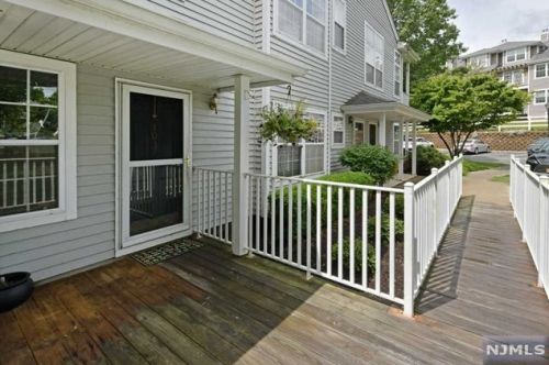 1037 Cambridge Ct, Mahwah, NJ 07430-3249