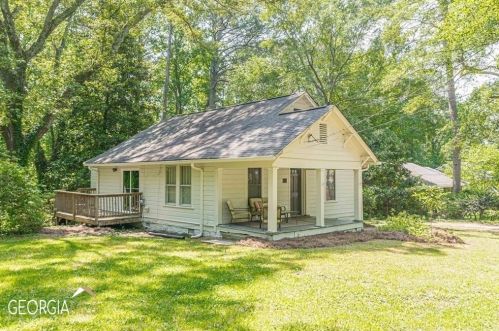3314 Harris Dr, Atlanta GA  30337-1005 exterior
