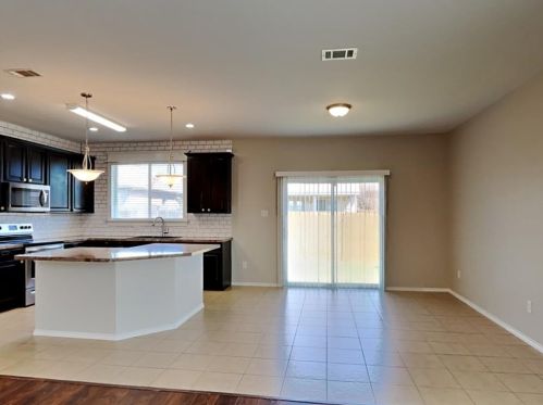 8600 Shallow Creek Dr, Fort Worth TX  76179-4381 exterior