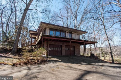 10116 Captain Hickory Pl, Great Falls, VA 22066-2530