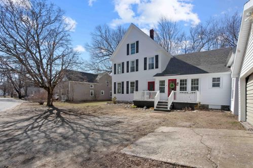 8 School St, Standish, ME 04084-5414