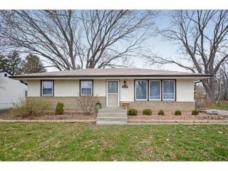 1075 Glenhill Rd, Saint Paul MN  55126-8115 exterior