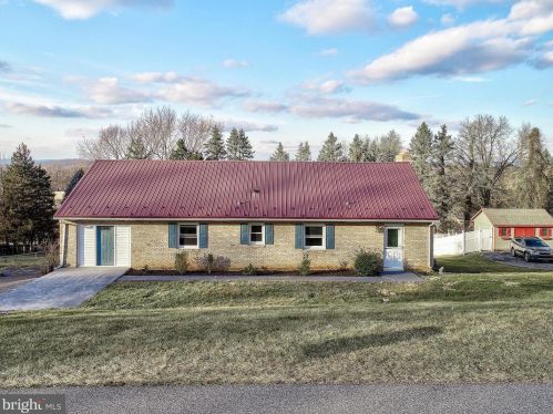 229 Darlene St, York PA  17402-5056 exterior