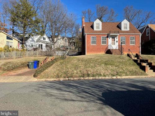 4427 19th Rd, Arlington, VA 22207-2320