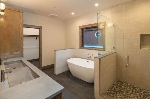 13521 Cristallina Way, Truckee CA  96161-7150 exterior