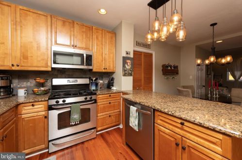 1015 4 St, Philadelphia PA 19147-4106 exterior