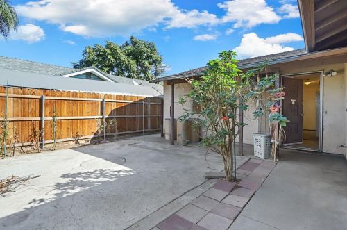 327 Sutter Ave, Modesto, CA 95351-3208