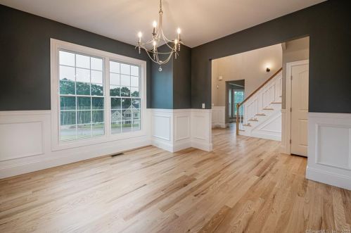 33 Arbor Xing, East Lyme, CT 06333-1170