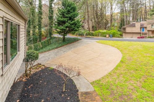 696 Willow Mill Ct, Marietta, GA 30068-4756